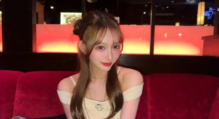【キャバ嬢33人】いきなり服を脱いでガニ股腰振り変態ダンス【周りも唖然！！】 サンプル2