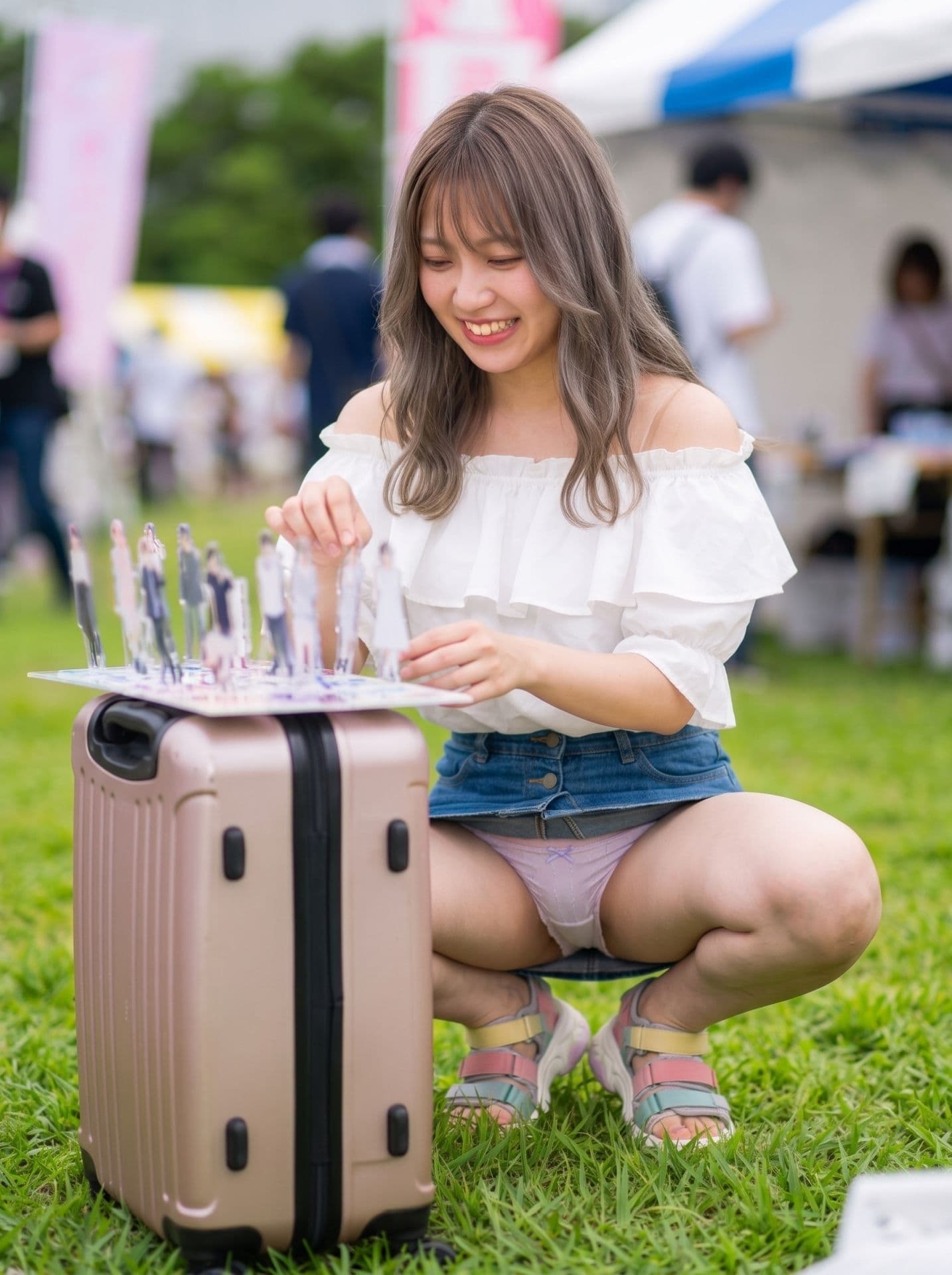 同人イベントの無防備すぎる座りパンチラ盗撮特大号・視線誘導で楽しむ16のラッキーストーリー サンプル9