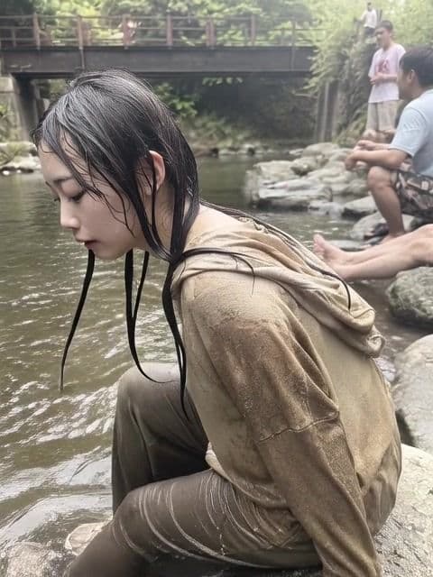 【AI動画259本】着衣ずぶ濡れ WET COLLECTION Vol.1｜池・川で全身びしょ濡れ サンプル3