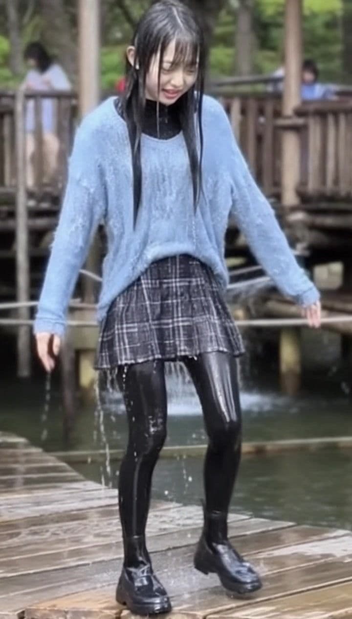 【AI動画259本】着衣ずぶ濡れ WET COLLECTION Vol.1｜池・川で全身びしょ濡れ サンプル7