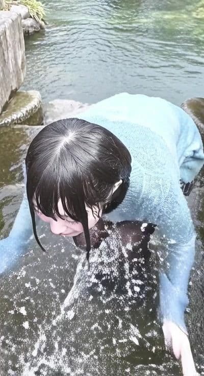 【AI動画259本】着衣ずぶ濡れ WET COLLECTION Vol.1｜池・川で全身びしょ濡れ サンプル10