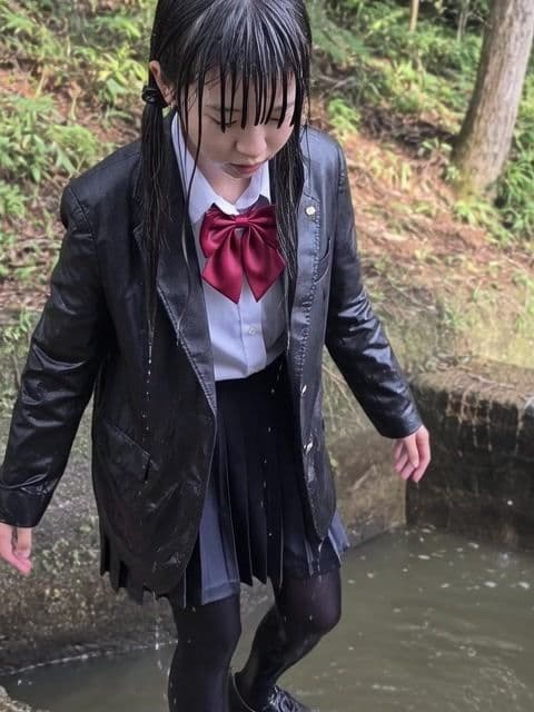 【AI動画259本】着衣ずぶ濡れ WET COLLECTION Vol.2｜池・川で全身びしょ濡れ サンプル1