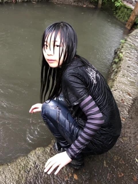 【AI動画259本】着衣ずぶ濡れ WET COLLECTION Vol.2｜池・川で全身びしょ濡れ サンプル10