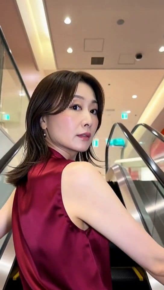 ［AI動画・スマホ特化］ エスカレータで見かけた淑女な奥様…やることやってるんだ…熟女編 サンプル3