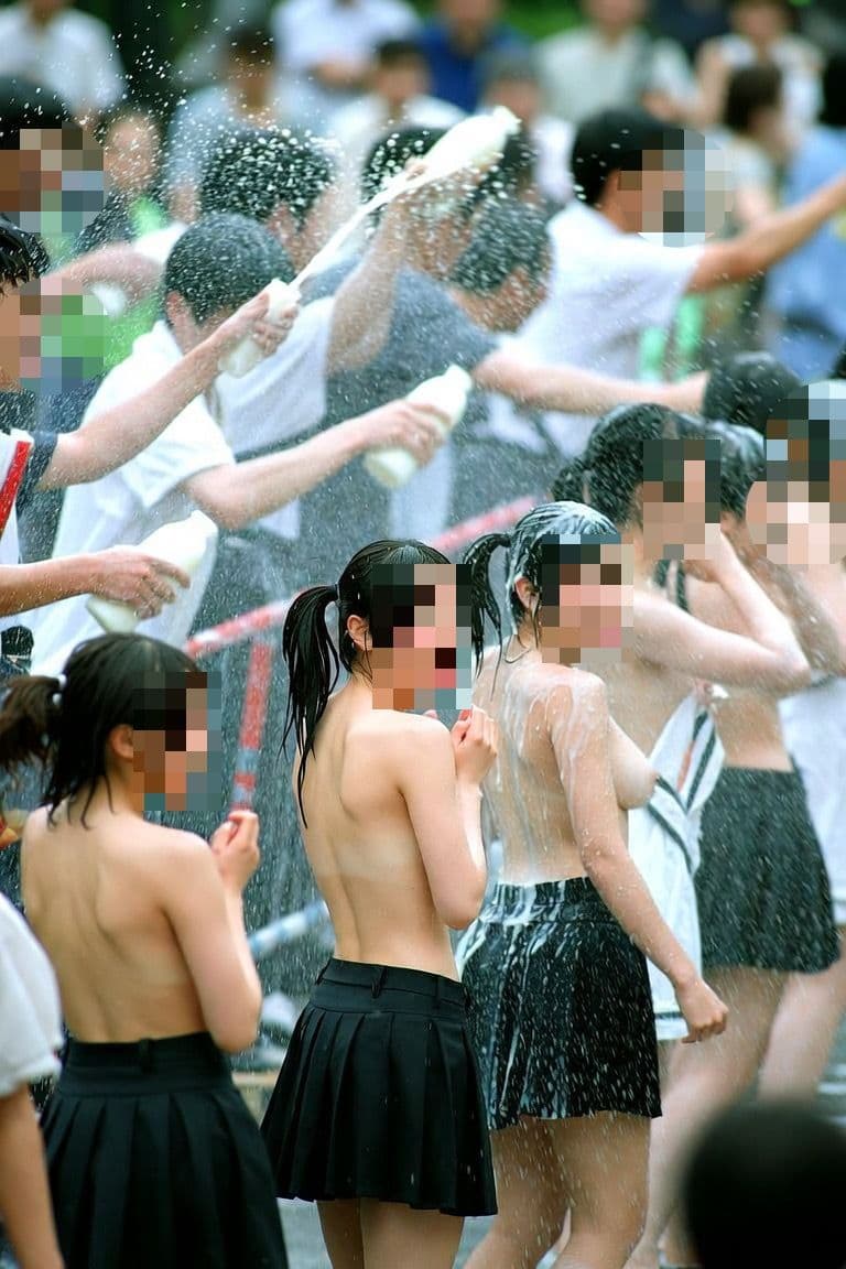 全身びしょ濡れ！牛乳が飛び交う真夏のミルクフェス！！ サンプル1
