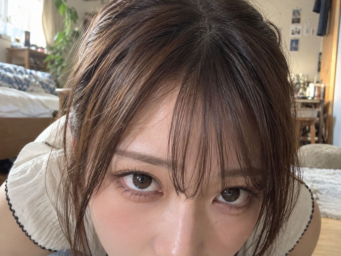 「白い何か」を受け止める美女たち サンプル9