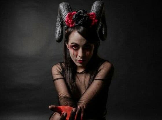 ミニスカ刑事は悪魔の娘 〜処女を奪われたデビルガール、絶望の凌●から完全覚醒して世界を救う〜