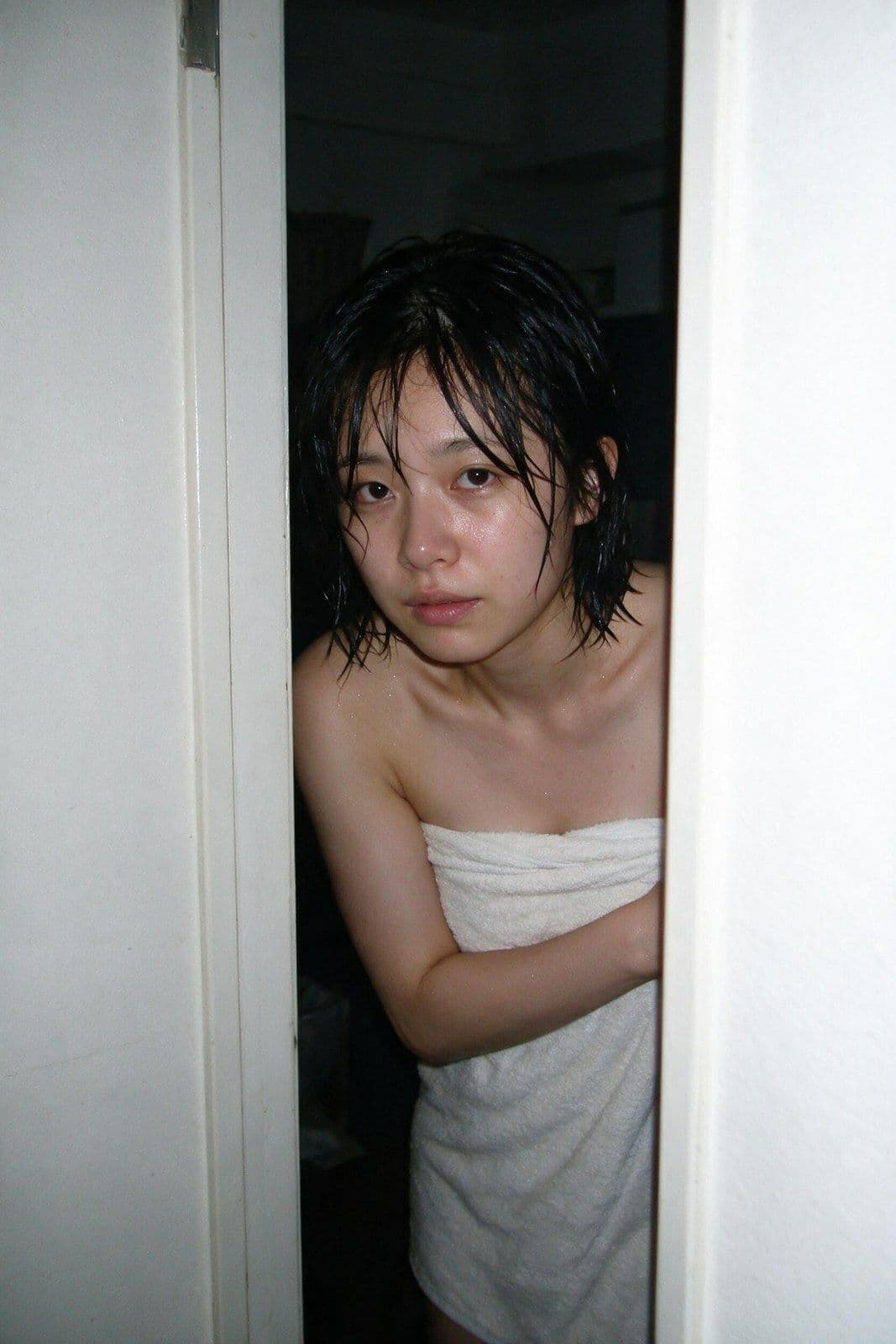 ［実写級］壁の薄い部屋に置き忘れたカメラ ─ 隣の奥さん（25）・テープ28本 サンプル2