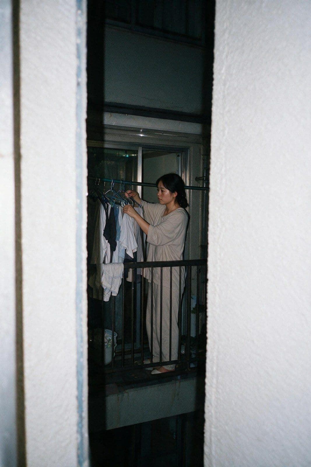 ［実写級］壁の薄い部屋に置き忘れたカメラ ─ 隣の奥さん（25）・テープ28本 サンプル6