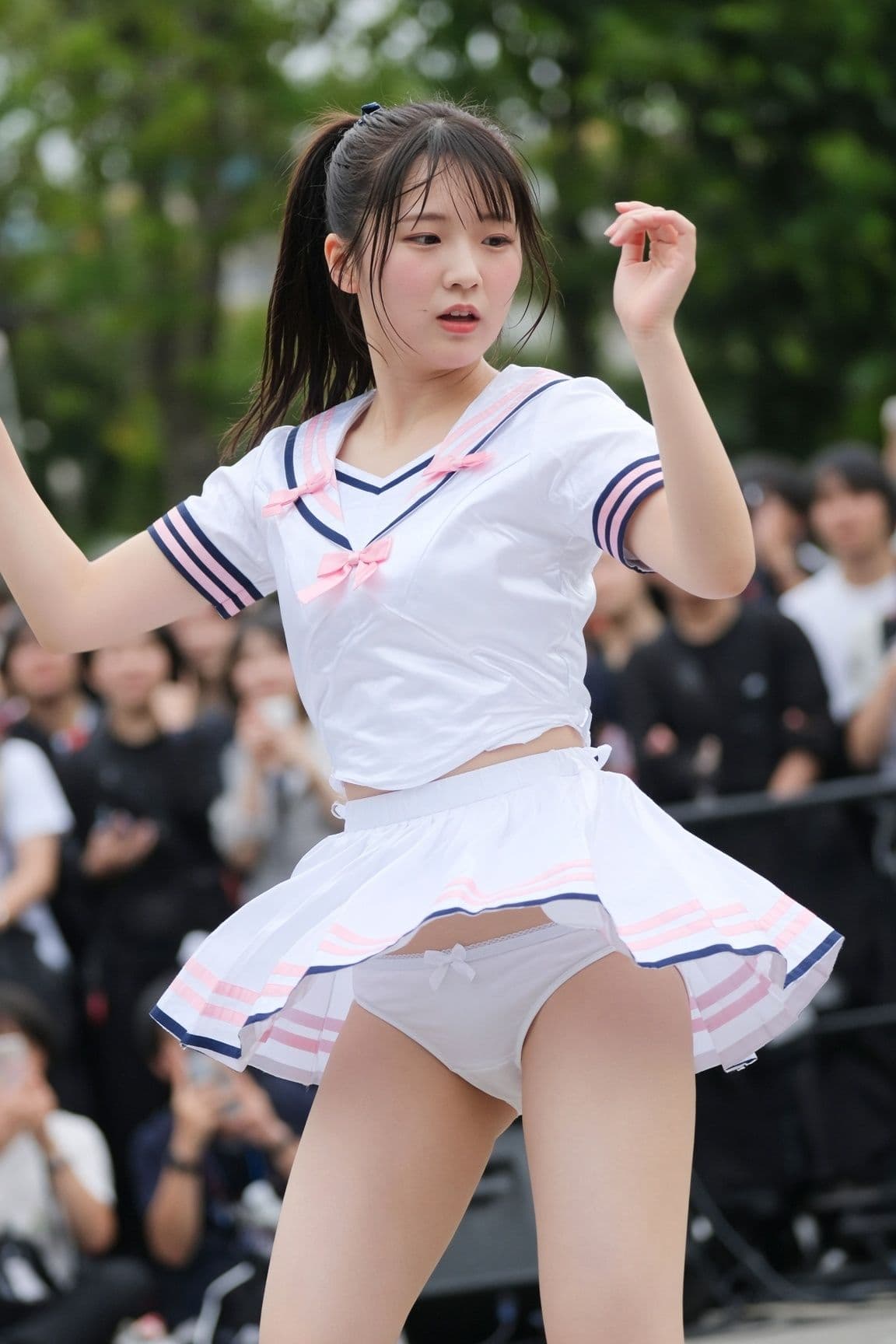 アイドルのパンツ丸見えハプニング画像集 サンプル1