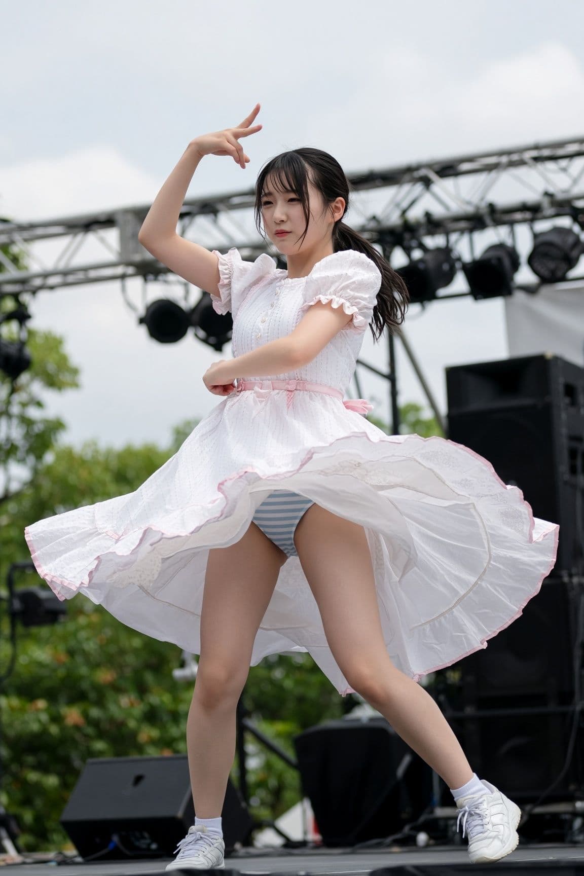 アイドルのパンツ丸見えハプニング画像集 サンプル7
